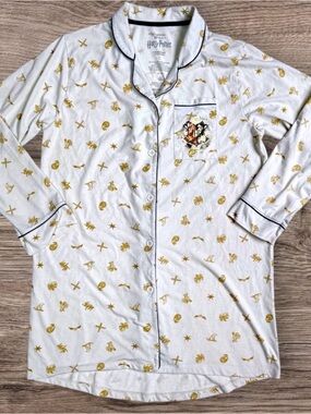 Harry Potter Women’s Cream & Gold Hogwarts Crest Pajama Top